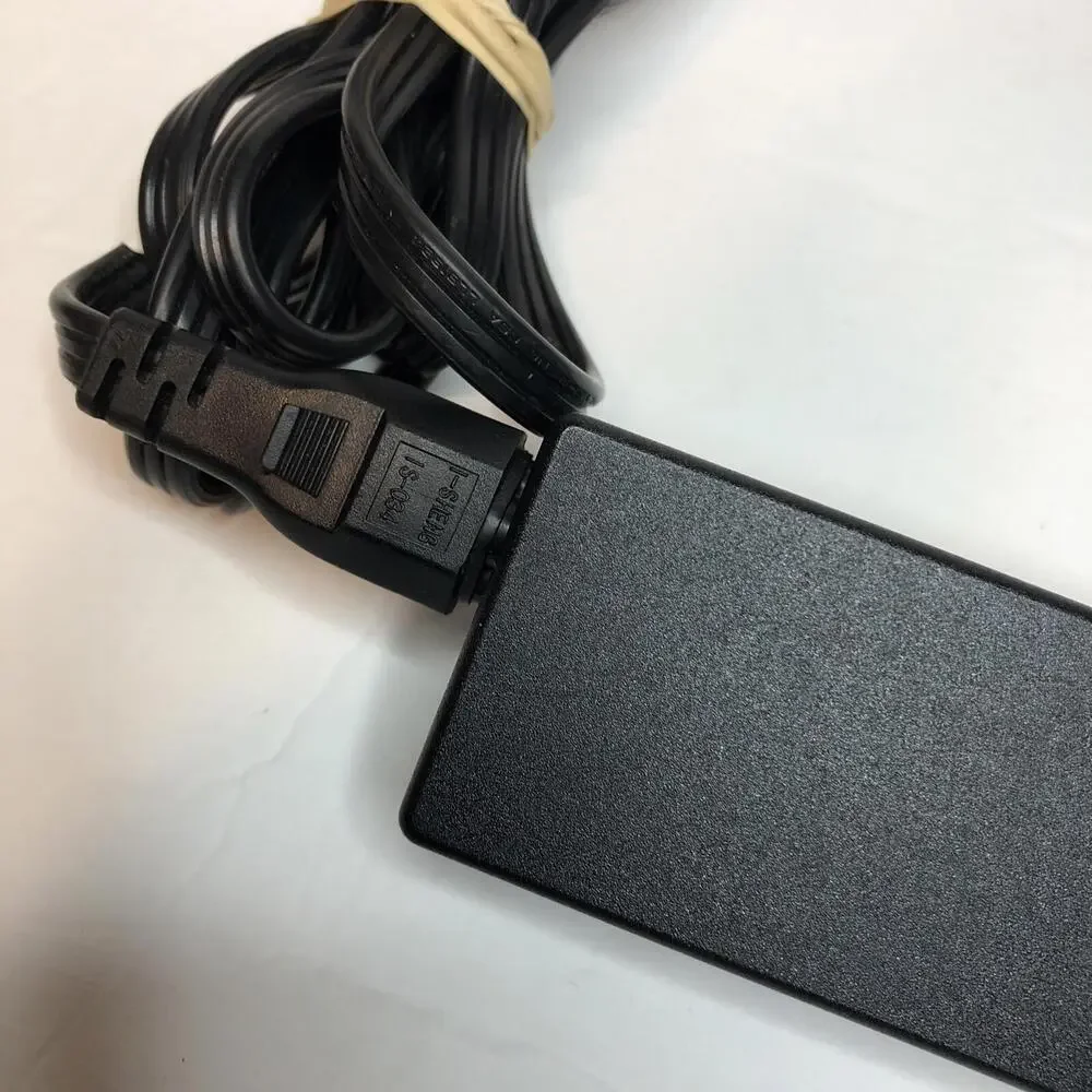 Dell Inc 65w-AC Adapter Model HA65NS5-00 Power supply